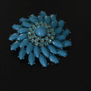 Turqoise Flowershaped Brooche/Pin